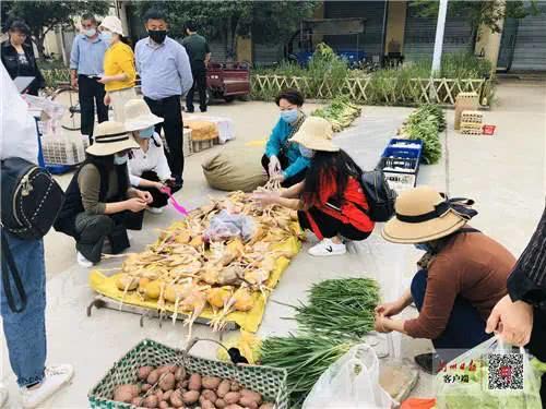 这群消费者 疯狂 购物的背后